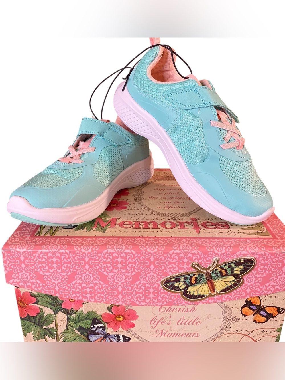 All In Motion NWT Sage Sneakers Girls Size 6 Light Teal Green Pink Laces Casual